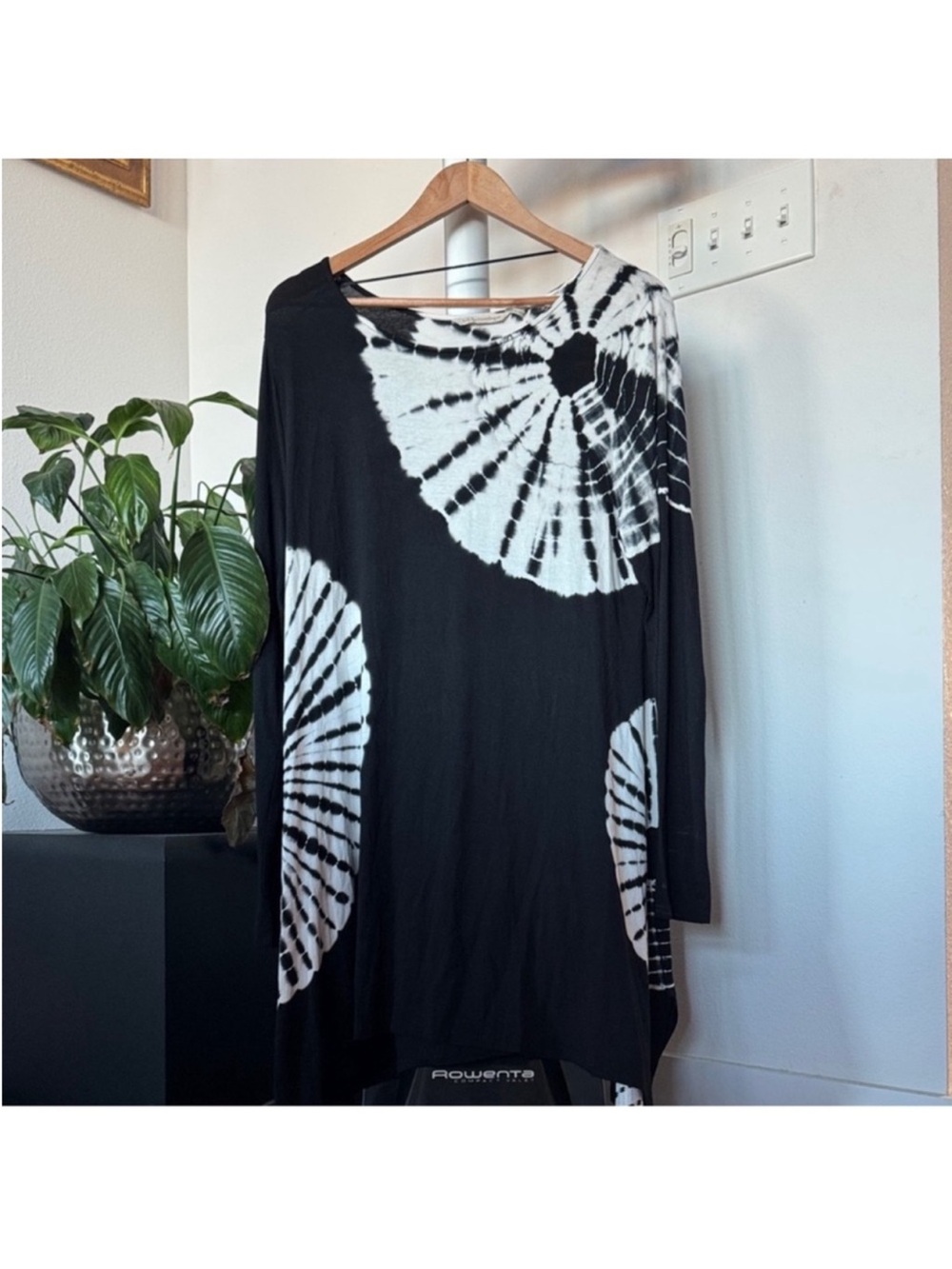 Soft Surroundings Tie Dye Rayon Tunic Top Sz L Black White asymmetrical hem